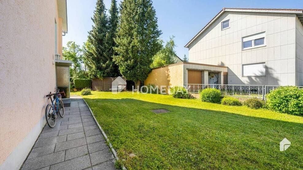 Schöne 2-Zimmer-DG-Wohnung mit Balkon und Stellplatz in sehr guter Lage