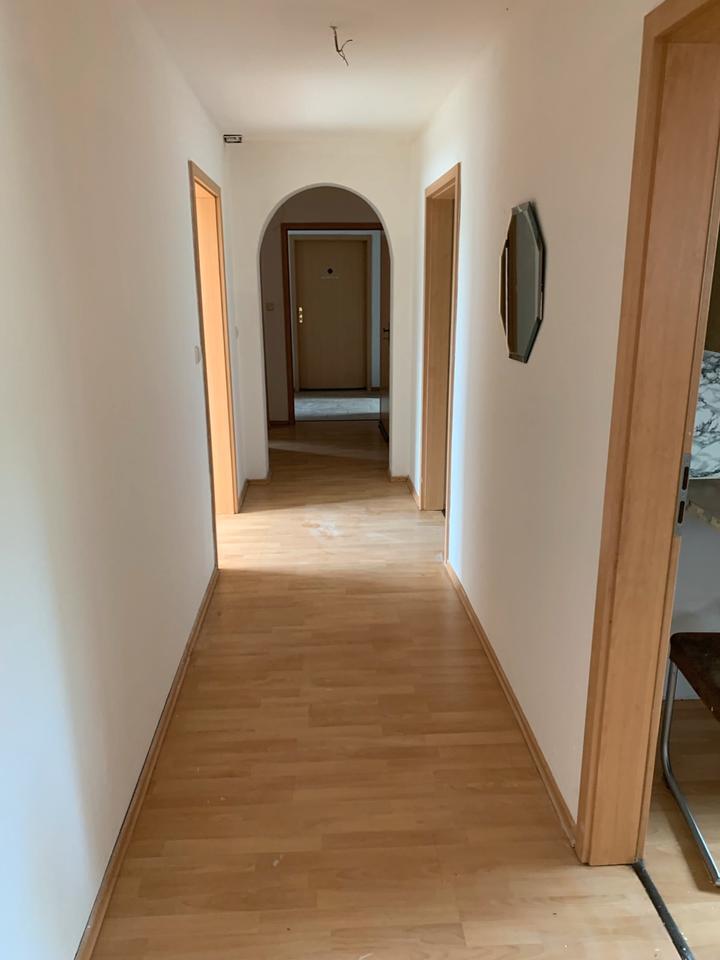 Helle große 3 ZKB in Gewerbegebiet