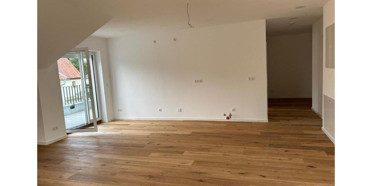 Dachgeschoßwohnung Langquaid - 3 Zimmer, 85 m&sup2;, 950&euro; | Angebot:26441002