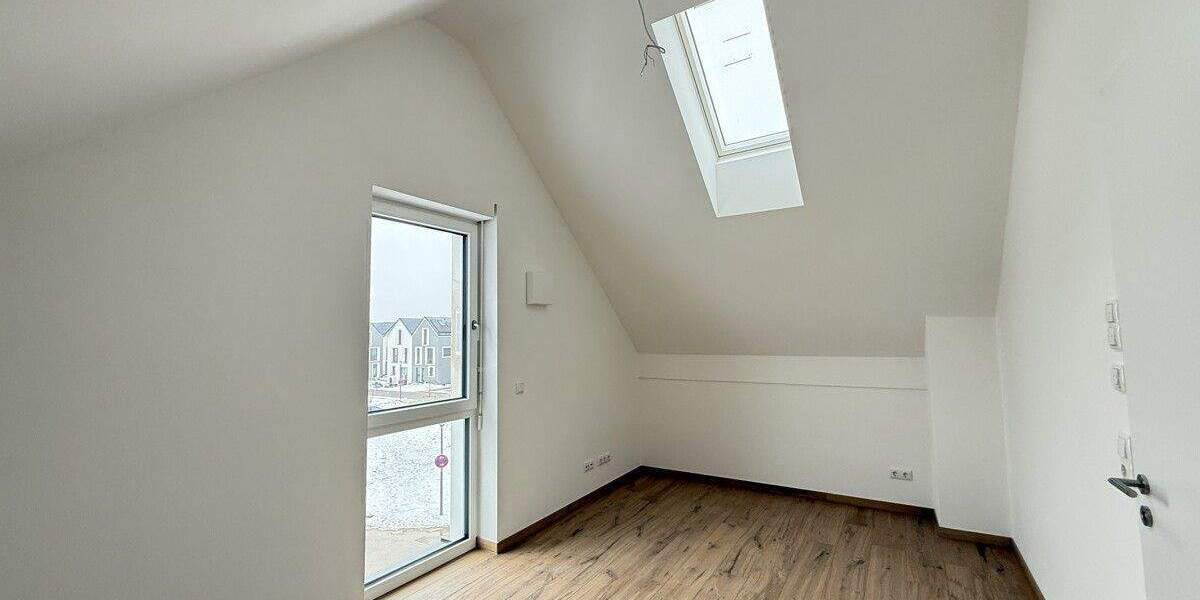 Einfamilienhaus Köfering - 4 Zimmer, 150 m&sup2;, 2.100&euro; | Angebot:25702670