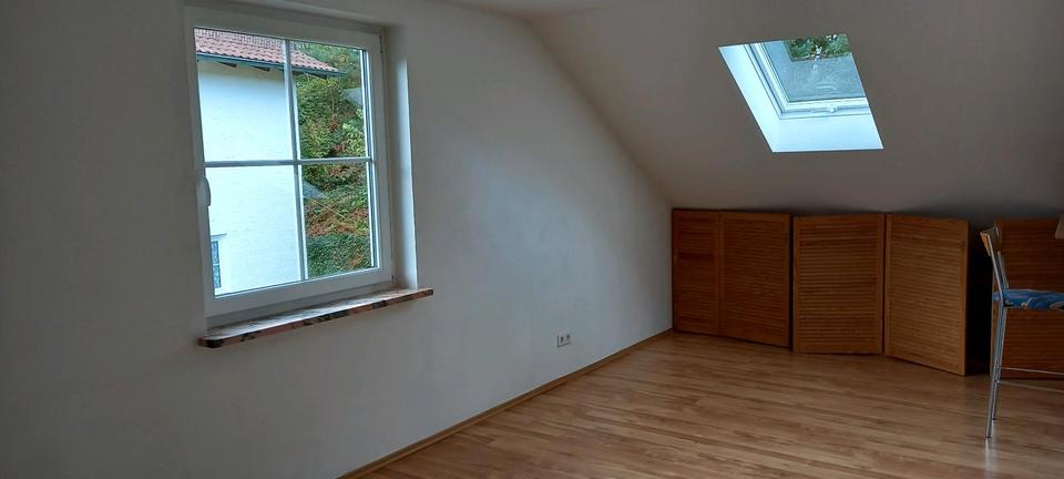 Dachgeschoßwohnung Regenstauf - 3 Zimmer, 65 m&sup2;, 913&euro; | Angebot:26698854