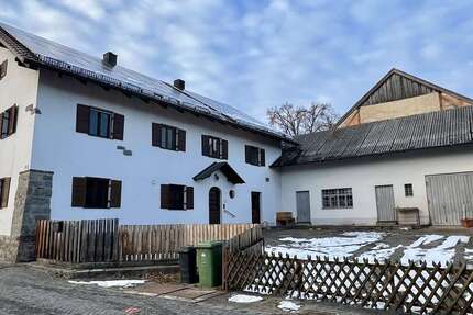 Haus zum Kaufen in Bernhardswald - Pettenreuth 299.000 € 260 m² 7 zimmer