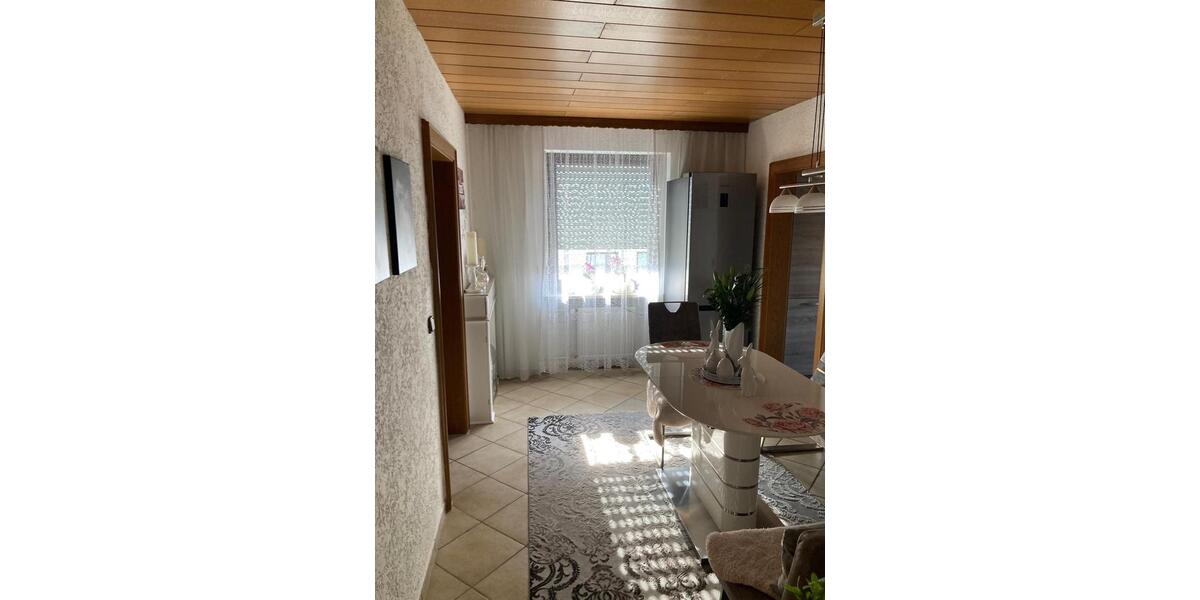 Etagenwohnung Neutraubling - 3.5 Zimmer, 92 m&sup2;, 365.000&euro; | Angebot:27021018