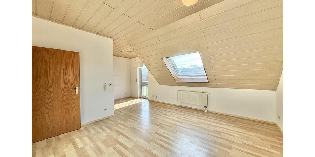 Dachgeschoßwohnung Thalmassing - 2 Zimmer, 67 m&sup2;, 540&euro; | Angebot:25924802