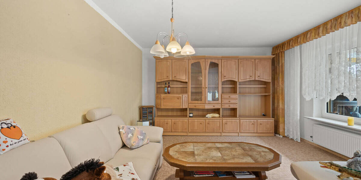 Einfamilienhaus Regenstauf - 8 Zimmer, 215 m&sup2;, 750.000&euro; | Angebot:26246318