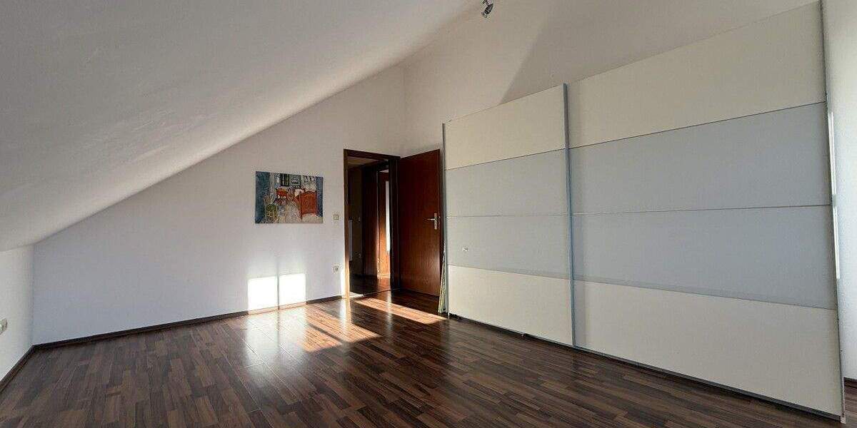 Etagenwohnung Nittendorf - 5 Zimmer, 112 m&sup2;, 299.000&euro; | Angebot:25744417