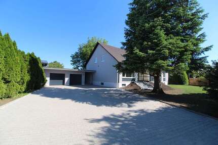 Haus zum Mieten in Regensburg 2.000 € 236 m²