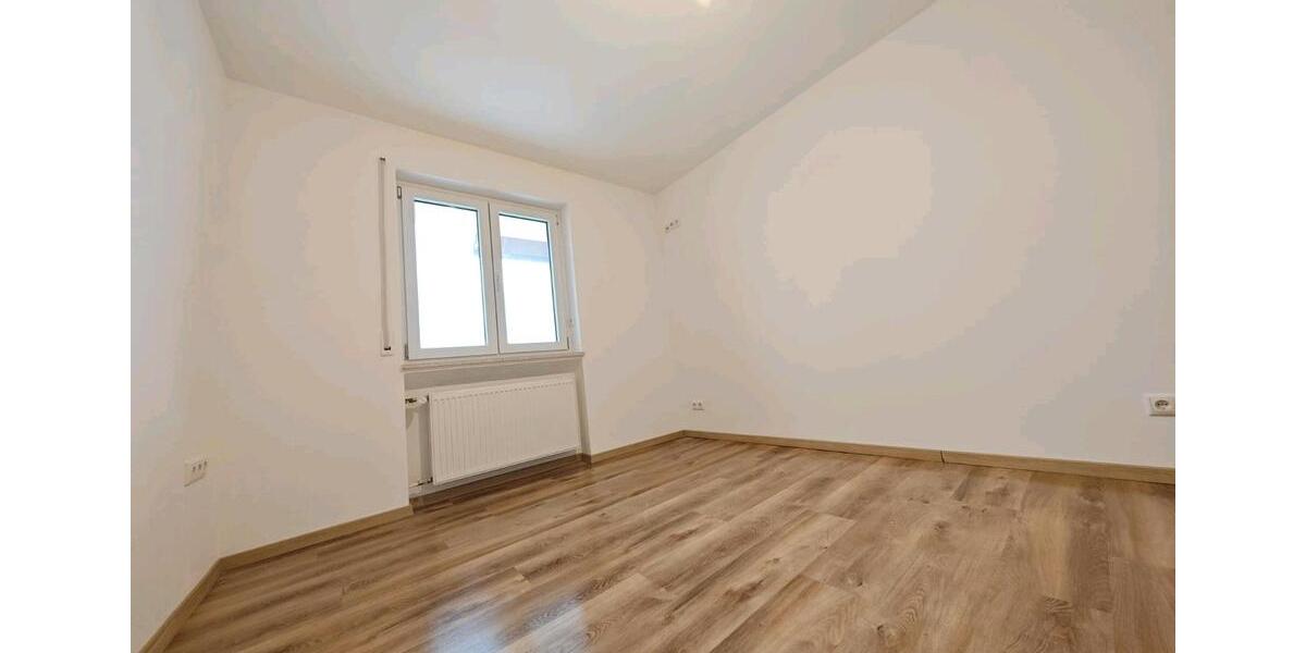 Etagenwohnung Sinzing - 3 Zimmer, 104 m&sup2;, 1.200&euro; | Angebot:26272778