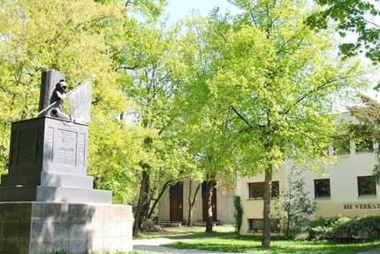 Haus zum Kaufen in Regensburg 1.350.000 € 337 m² 12 zimmer