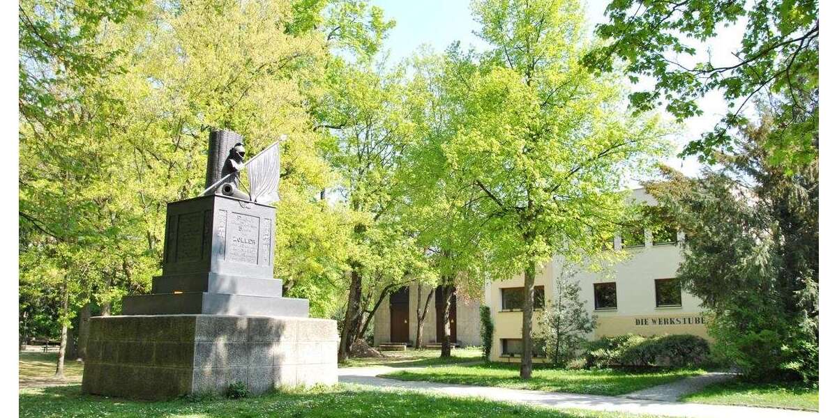 Haus zum Kaufen in Regensburg 1.350.000 € 337 m² 12 zimmer