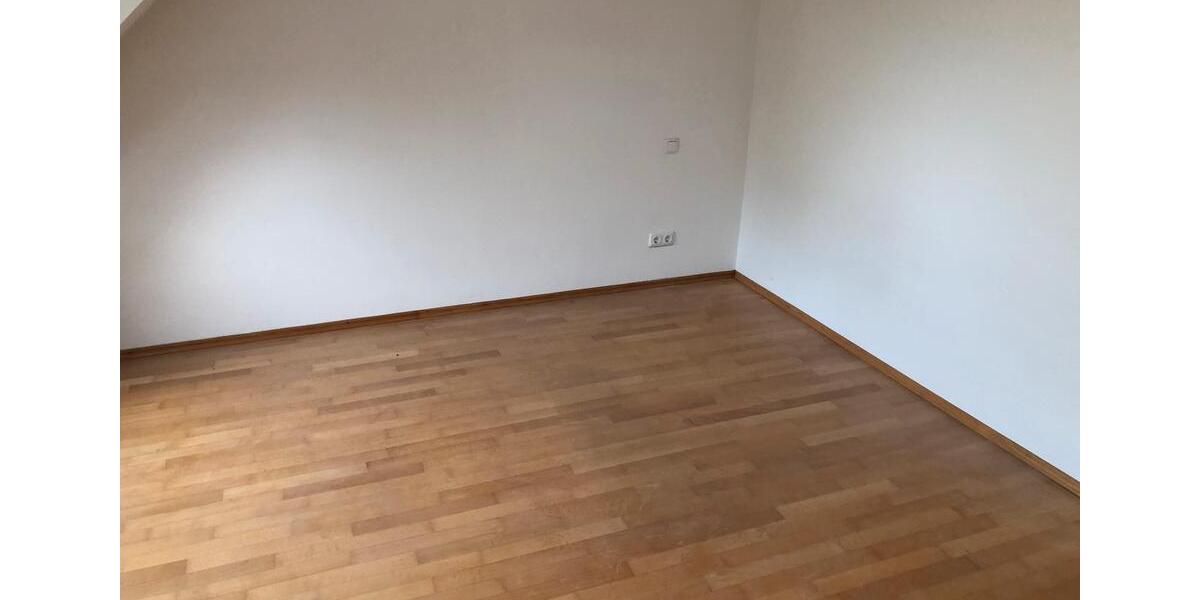 Dachgeschoßwohnung Geiselhöring - 3.5 Zimmer, 84 m&sup2;, 780&euro; | Angebot:25907817