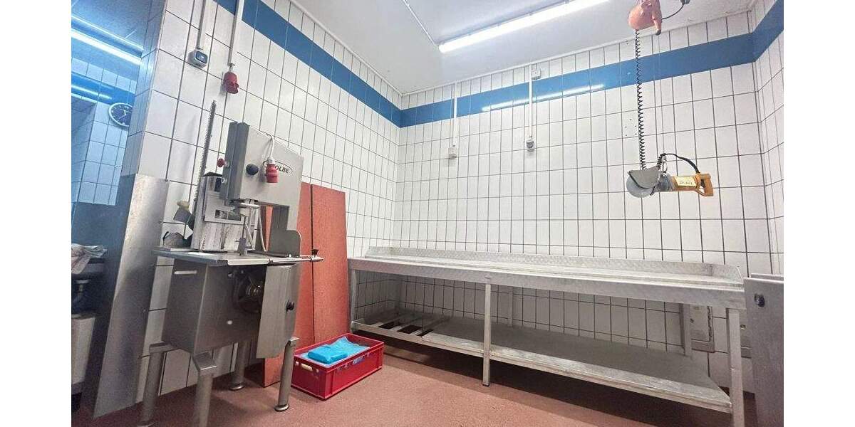 Metzgerei mit Schlachthaus, Laden und riesiger Wohnung zimmer