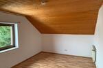 Dachgeschoßwohnung Wenzenbach - 3 Zimmer, 75 m&sup2;, 600&euro; | Angebot:24742064