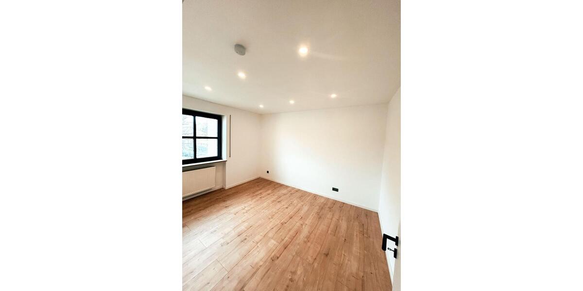 Etagenwohnung Regensburg Ganghofersiedlung - 5 Zimmer, 111 m&sup2;, 1.500&euro; | Angebot:23818406