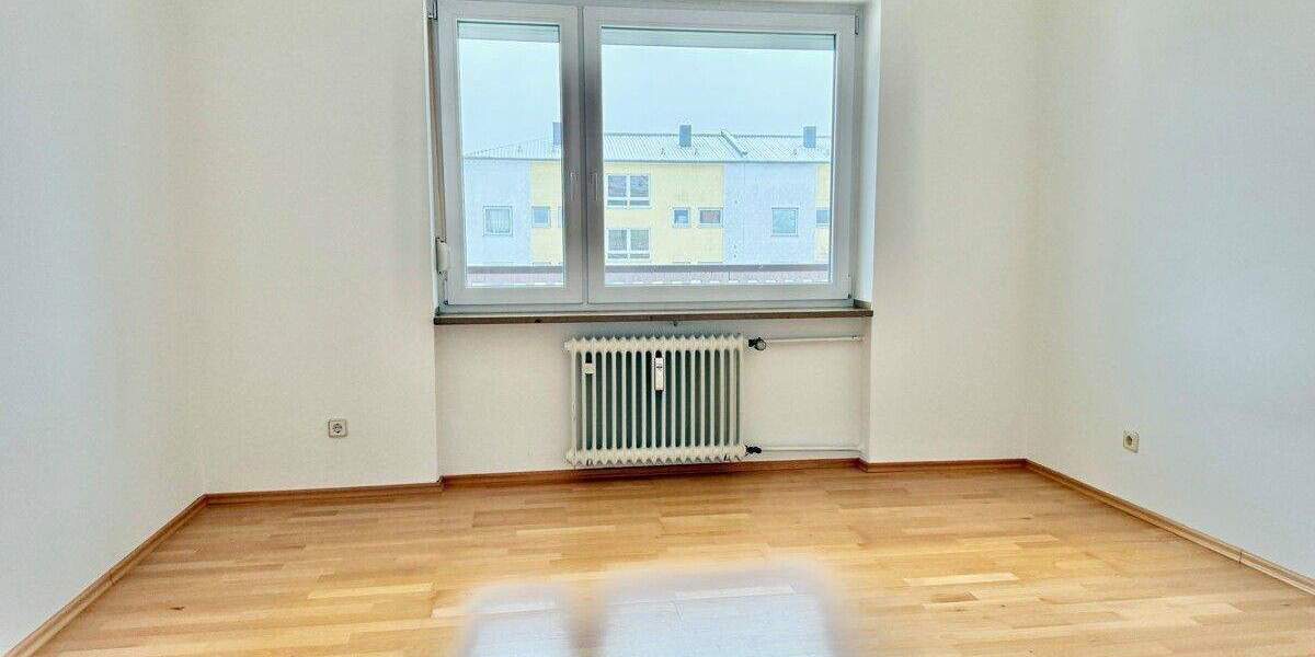 LET`S GO WEST ** Helle 2 Zi. Wohnung - mit großem Balkon und Einbauküche** 2 zimmer