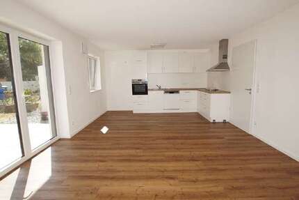 Wohnung Aufhausen - 3 Zimmer, 81 m&sup2;, 930&euro; | Angebot:27212640
