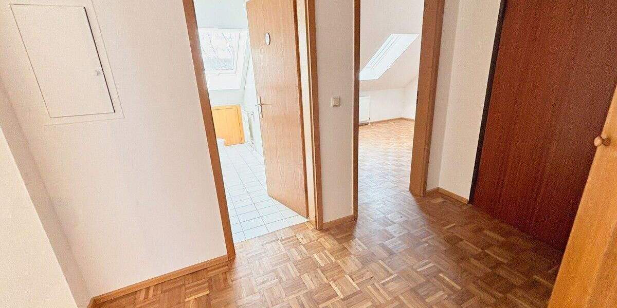 Etagenwohnung Nittendorf - 4 Zimmer, 104 m&sup2;, 299.000&euro; | Angebot:25702721