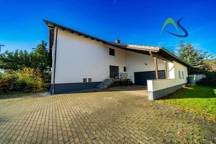 Haus zum Kaufen in Donaustauf 675.000 € 240 m²