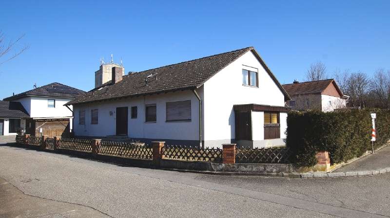 Einfamilienhaus Geiselhöring - 7 Zimmer, 177 m&sup2;, 225.000&euro; | Angebot:25418625