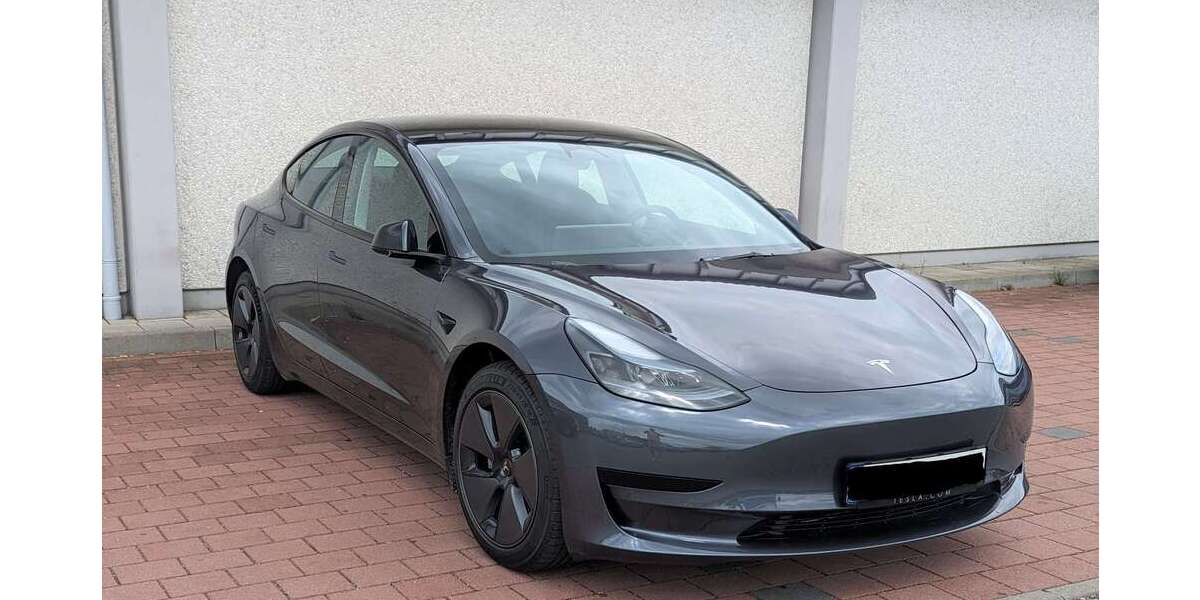 Tesla Model 3 26.180 km 27.890 &euro; Regensburg 93059