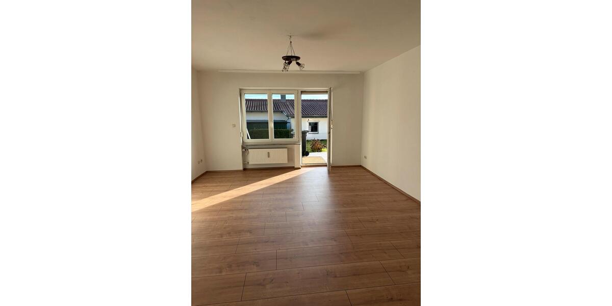 Erdgeschoßwohnung Laaber - 3 Zimmer, 95 m&sup2;, 1.100&euro; | Angebot:24631264