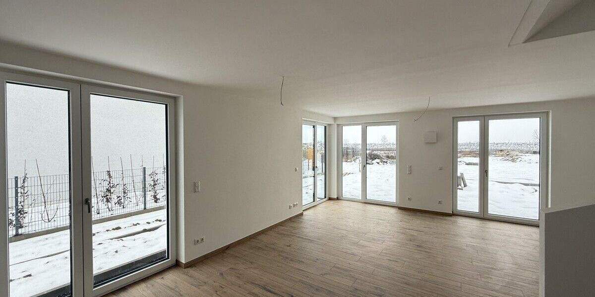 Einfamilienhaus Köfering - 4 Zimmer, 150 m&sup2;, 2.100&euro; | Angebot:24582246