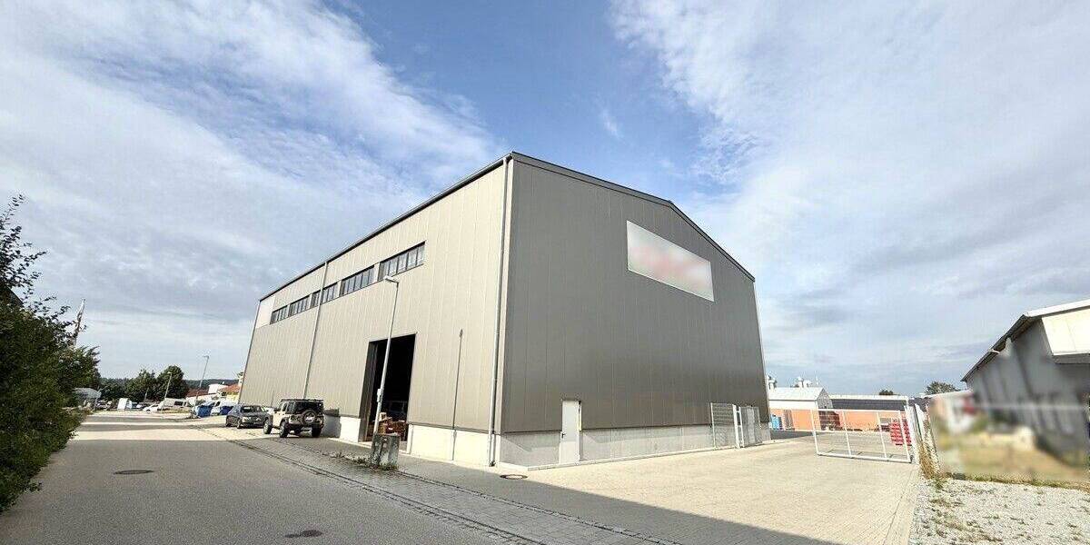Zentral. Vielseitig. Nutzbar. Moderne Gewerbehalle in Hemau zimmer
