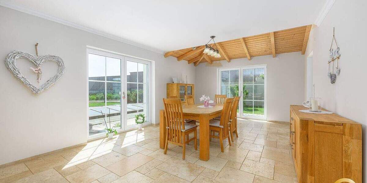 Ansprechendes Wohndomizil mit großzügigem Außenbereich zu verkaufen, sofort frei 5 zimmer