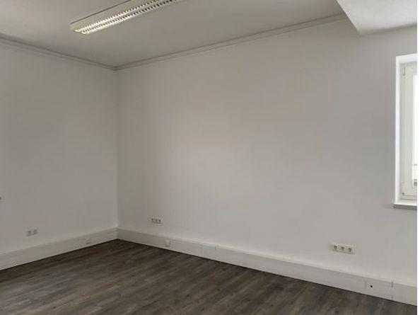 Gewerbeobjekt Neutraubling - 2.880&euro; | Angebot:25876636