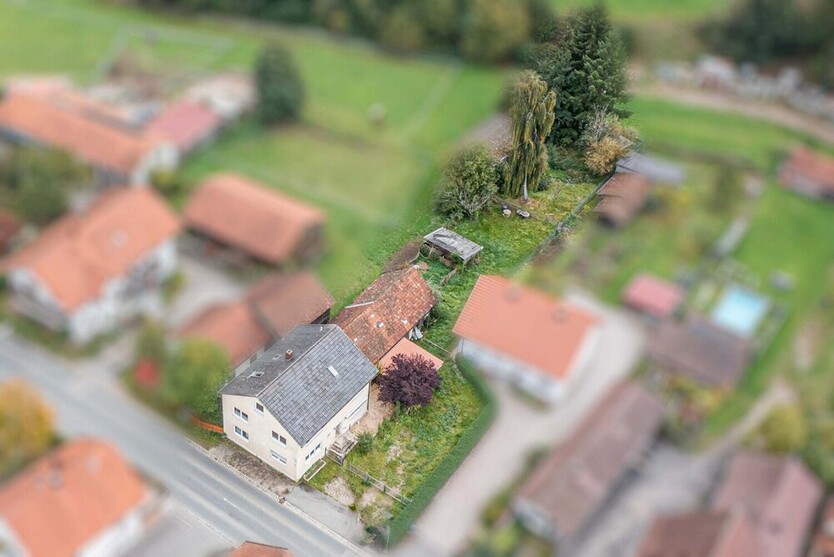 Zweifamilienhaus mit großem Grundstück 8 zimmer