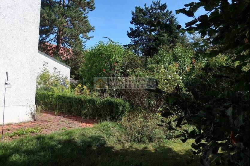 Idyllische Lage im äußeren Westen Regensburgs: Reiheneckhaus mit Garten in ruhiger Lage