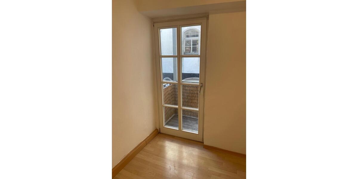 Wohnung Gewerbe mitten in Regensburg mit Einbauküche und Balkon 2 zimmer