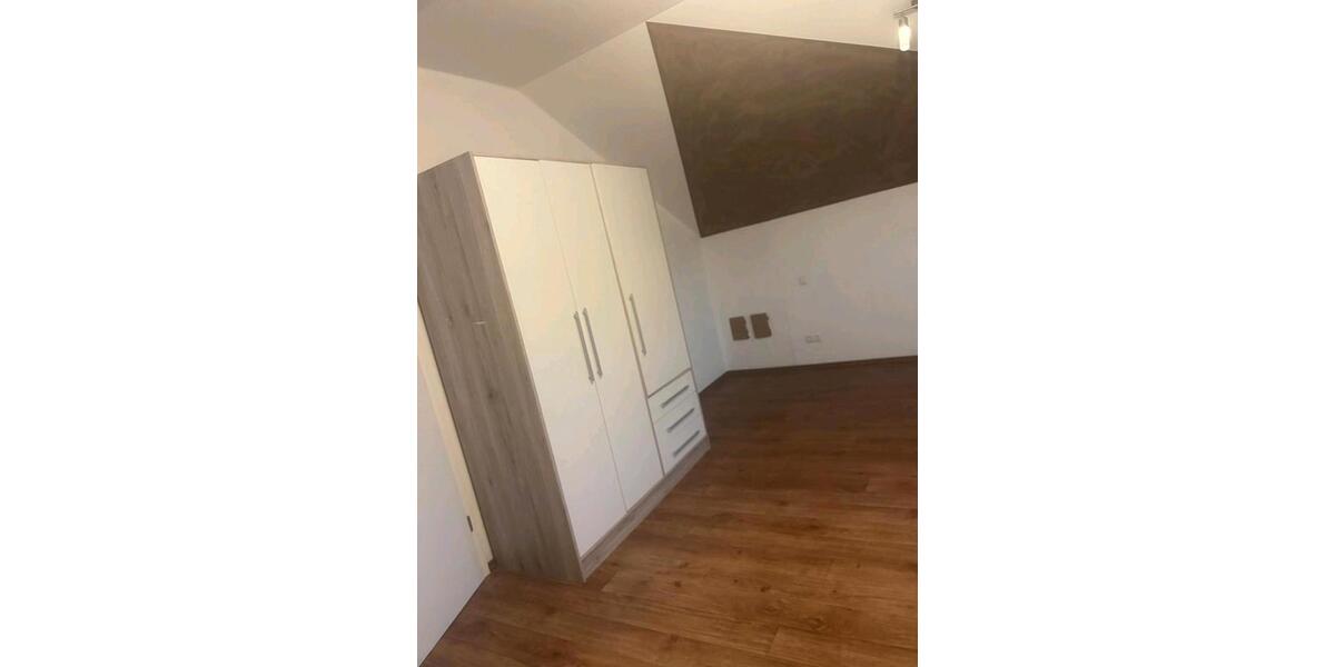 Dachgeschoßwohnung Teublitz - 3 Zimmer, 95 m&sup2;, 750&euro; | Angebot:26614943