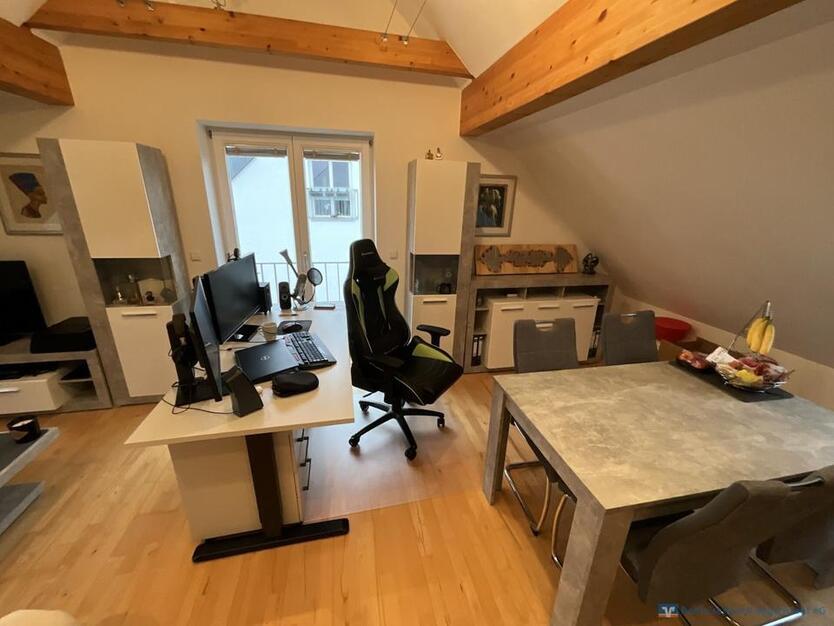 Charmante Dachgeschoßwohnung im Süden Regensburgs!