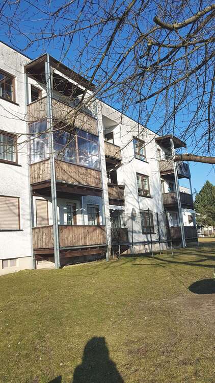 Wohnung zum Mieten in Regenstauf 250 € 64 m²