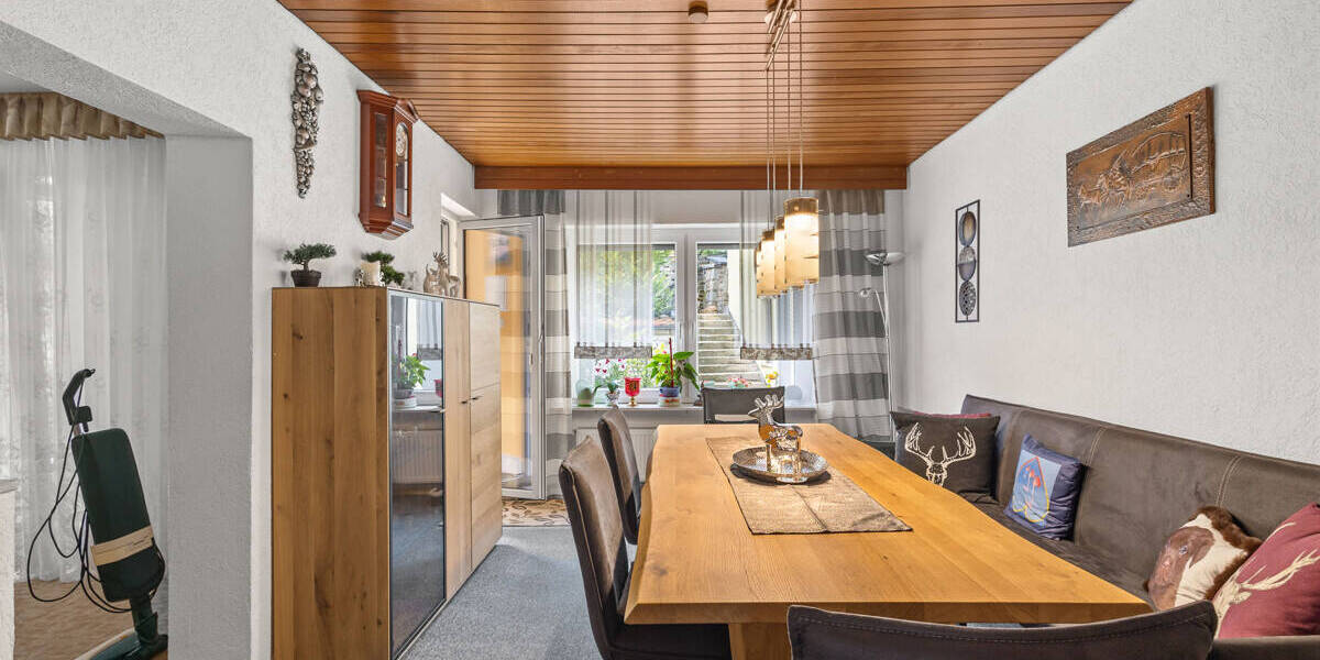 Einfamilienhaus Regenstauf - 8 Zimmer, 215 m&sup2;, 750.000&euro; | Angebot:26246318