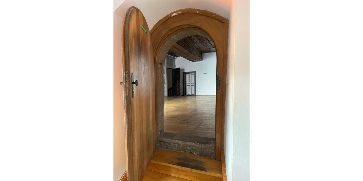 Wohnung Gewerbe mitten in Regensburg mit Einbauküche und Balkon 2 zimmer