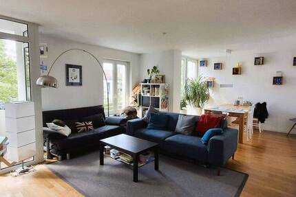 Sonnige 2 Zimmer Wohnung! 2 Balkone!