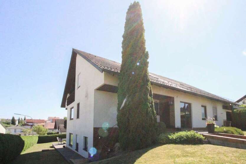 Haus zum Kaufen in Mallersdorf-Pfaffenberg 495.000 € 280.08 m²