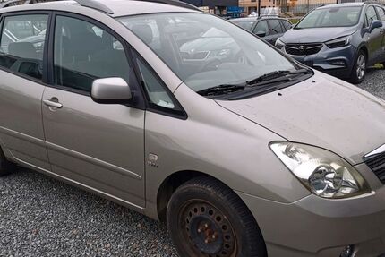 Toyota Corolla Verso 178.000 km 2.800 &euro; Wörth a.d.Donau 93086