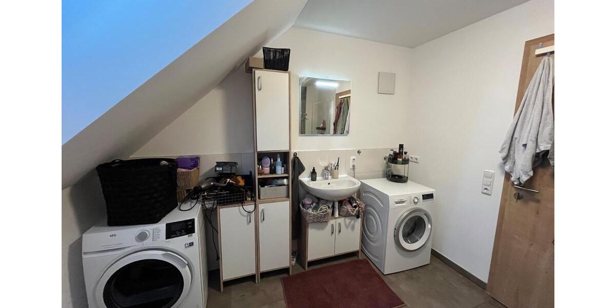 Helle 3,5-Zimmer Dachgeschosswohnung in Sünching mit Dachterrasse 3.5 zimmer