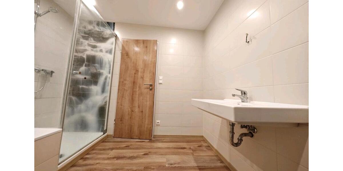 Etagenwohnung Sinzing - 3 Zimmer, 104 m&sup2;, 1.200&euro; | Angebot:26272778