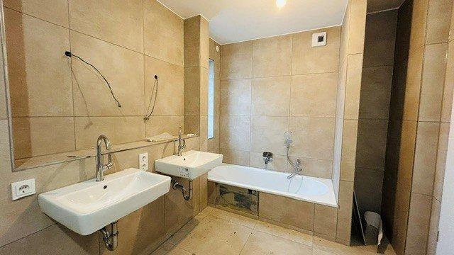 Reihenhaus Neutraubling - 6 Zimmer, 190 m&sup2;, 1.900&euro; | Angebot:26478045