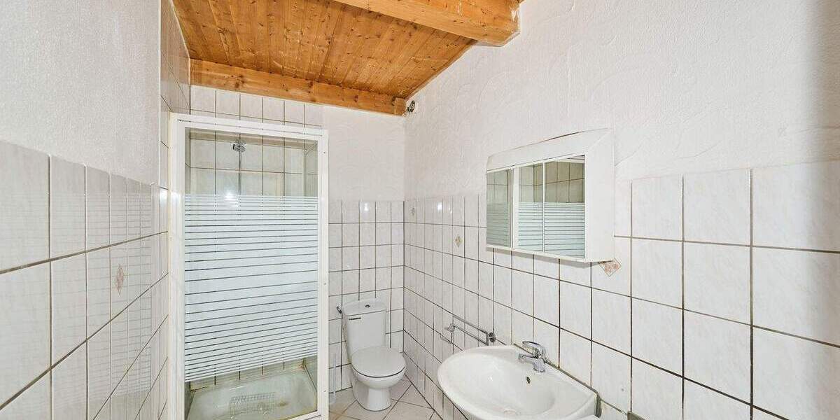 Projekt mit Zukunft: Renovierungsbedürftiges Wohnhaus mit ca. 222 m² Wohnfläche und Garten 6 zimmer