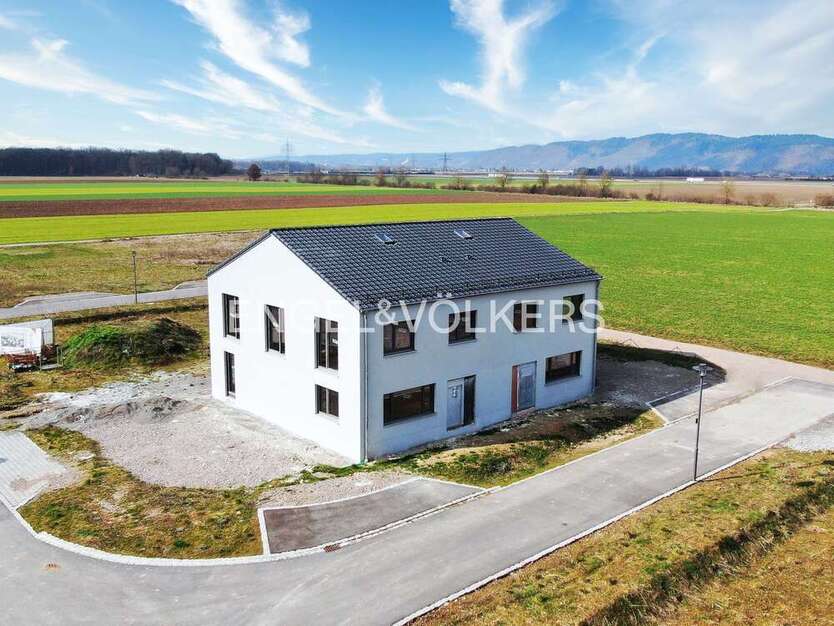 Haus zum Kaufen in Barbing - DHH 5 626.000 € 143 m²