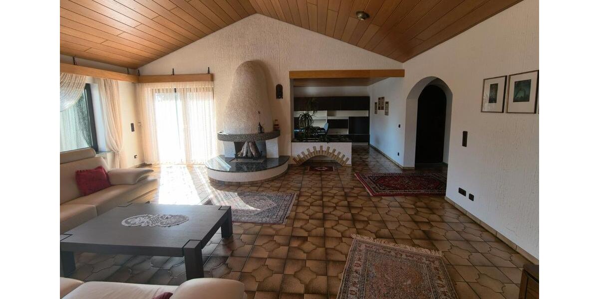 Bungalow Obertraubling - 7 Zimmer, 174 m&sup2;, 760.000&euro; | Angebot:26100471