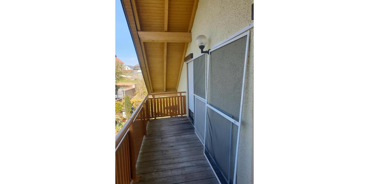 Dachgeschoßwohnung Neutraubling - 3.5 Zimmer, 102 m&sup2;, 800&euro; | Angebot:26338928