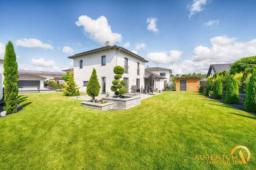 Modernes und energieeffizientes Einfamilienhaus mit einem wunderschönen Garten in ruhiger Lage