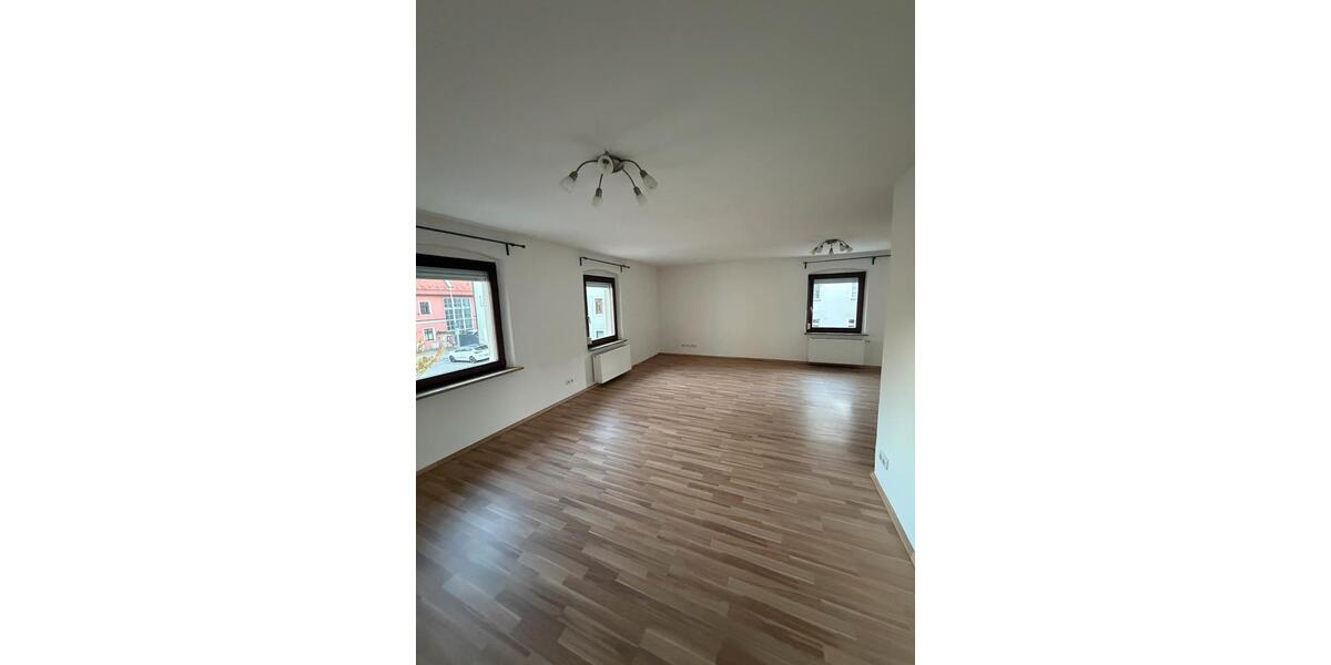 Etagenwohnung Beratzhausen - 5 Zimmer, 120 m&sup2;, 870&euro; | Angebot:27602225