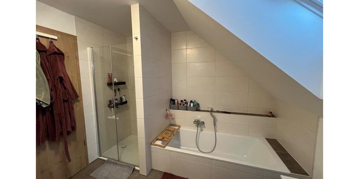 Helle 3,5-Zimmer Dachgeschosswohnung in Sünching mit Dachterrasse 3.5 zimmer